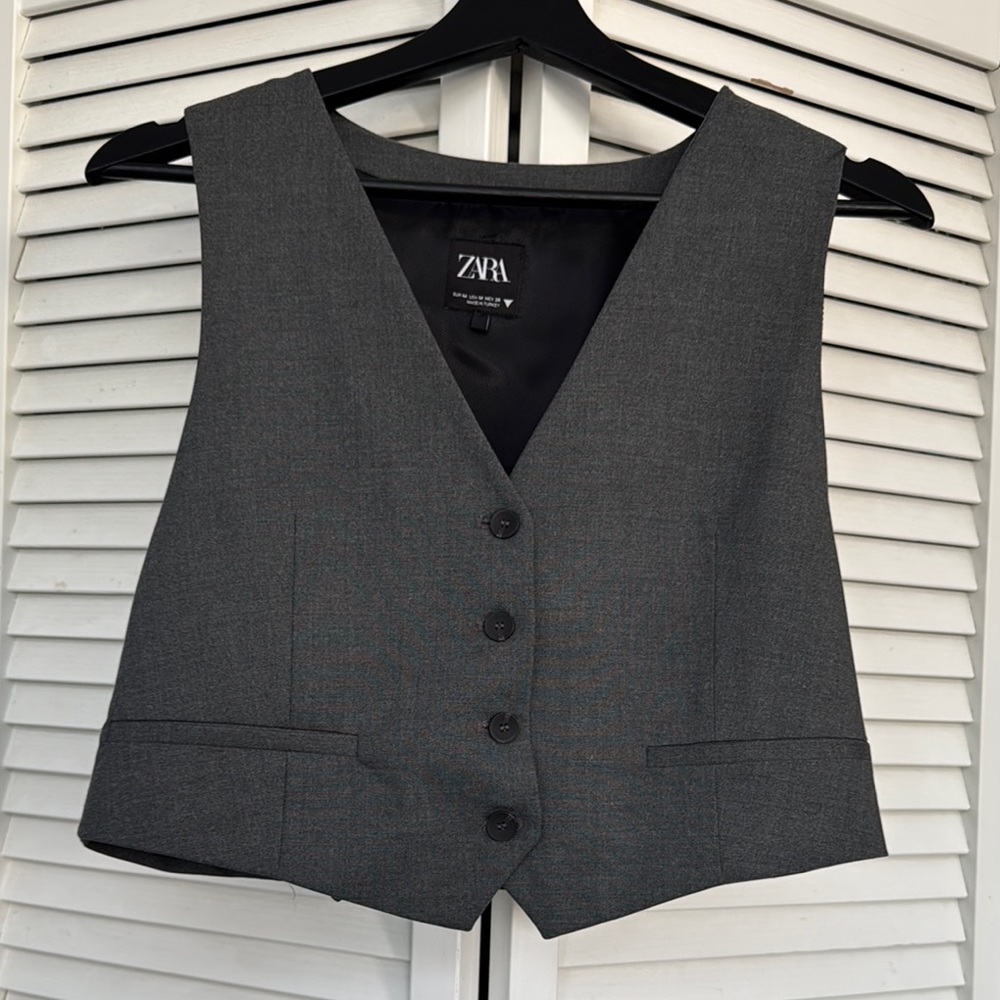 Zara Women’s Cropped Gray Vest